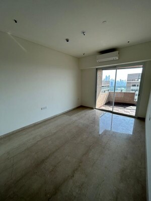 Room in 3 BHK Apartment at Lokhandwala Minerva Mahalaxmi, Mahalaxmi – for Rent