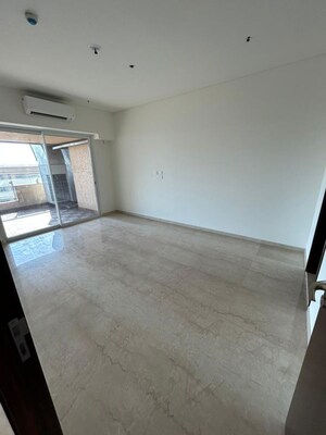 Room in 3 BHK Apartment at Lokhandwala Minerva Mahalaxmi, Mahalaxmi – for Rent