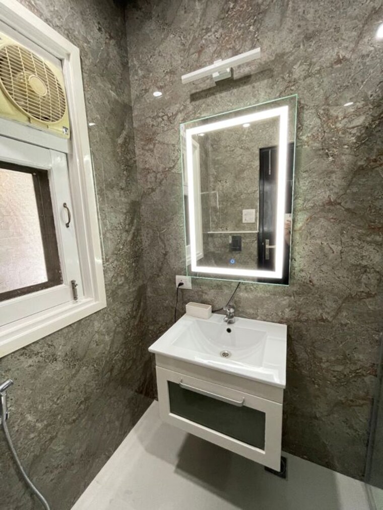 Bathroom, hauz khas 3 Bedroom 2000 Sq.Ft. Apartment In Hauz Khas Delhi 10227574