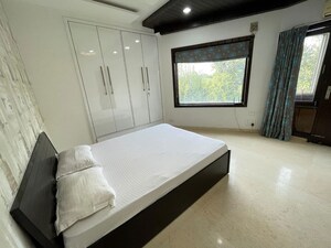 Room in 3 BHK Apartment at Hauz Khas – for Rent