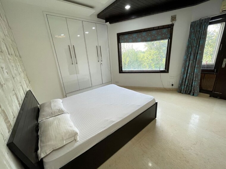 Room, hauz khas 3 Bedroom 2000 Sq.Ft. Apartment In Hauz Khas Delhi 10227574