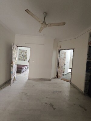 Room in 2 BHK Builder Floor at Ansal Sushant Apartments, Sushant Lok I – for Rent