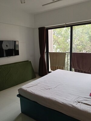 Bedroom in 2 BHK Apartment at Kalpataru Imperia, Santacruz West – for Rent