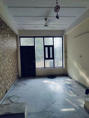 Room in 3 BHK Builder Floor at Sector 46 – for Rent