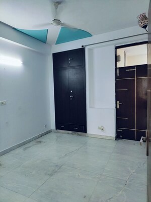 Room in 3 BHK Builder Floor at Sector 46 – for Rent