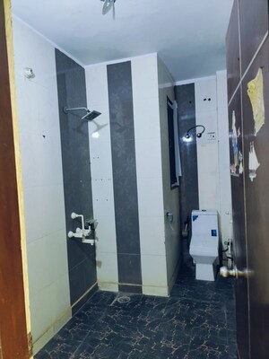 Building Lobby in 3 BHK Builder Floor at Sector 46 – for Rent