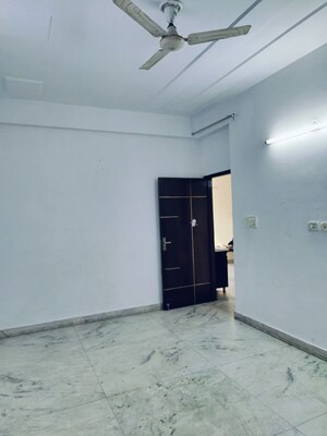 Room in 3 BHK Builder Floor at Sector 46 – for Rent