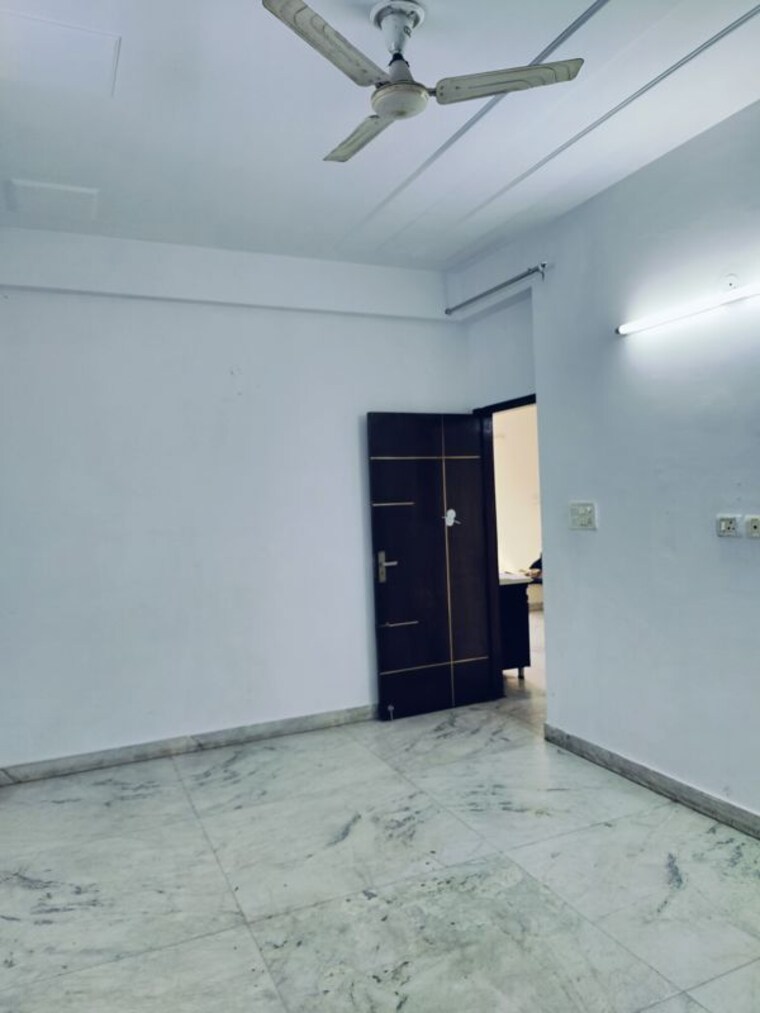 Room, sector 46 3 Bedroom 2000 Sq.Ft. Builder Floor In Sector 46 Noida 10227600