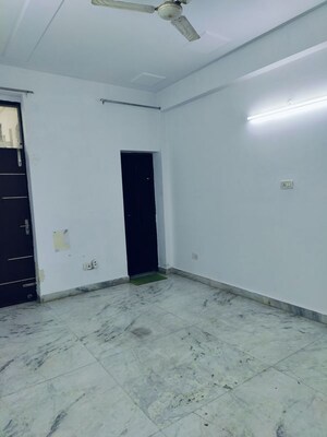 Room in 3 BHK Builder Floor at Sector 46 – for Rent