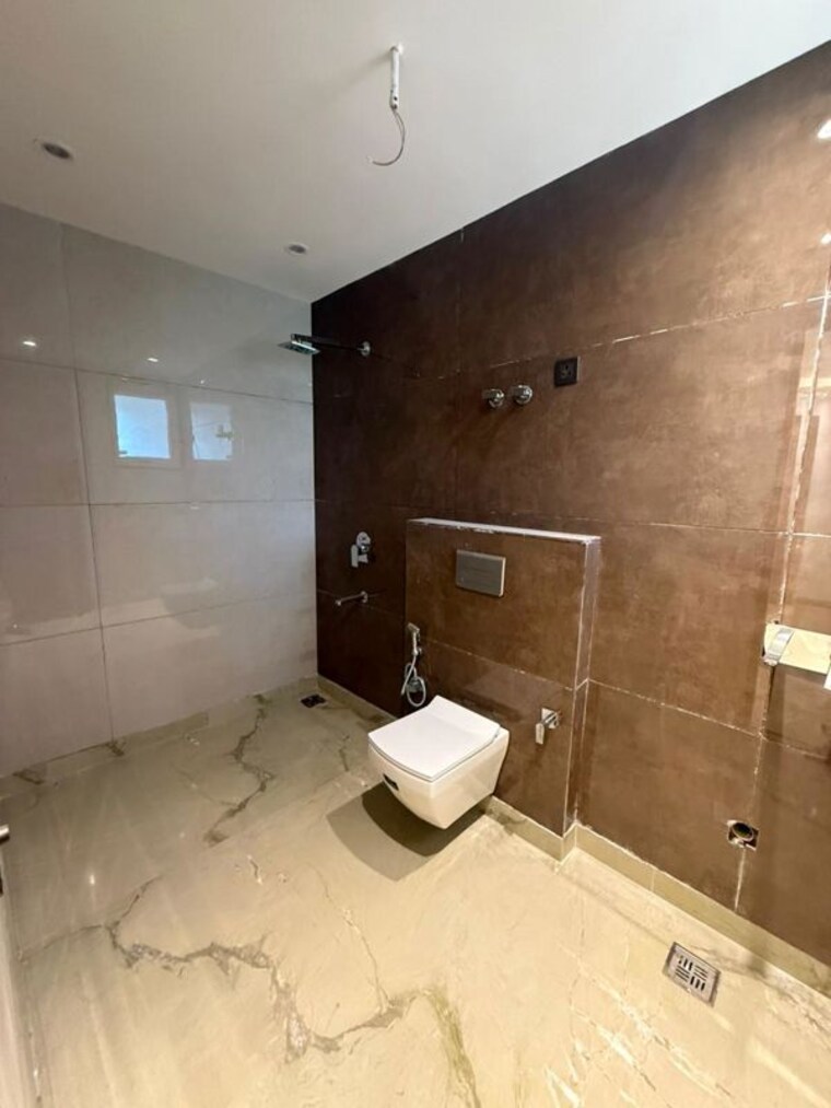 Bathroom, junapur village 3 Bedroom 1400 Sq.Ft. Apartment In Junapur Village Delhi 10227597