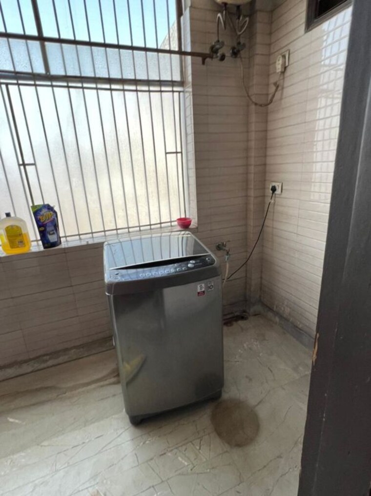 Balcony, nehru nagar iii 4 Bedroom 230 Sq.Yd. Builder Floor In Nehru Nagar Iii Ghaziabad 10227616