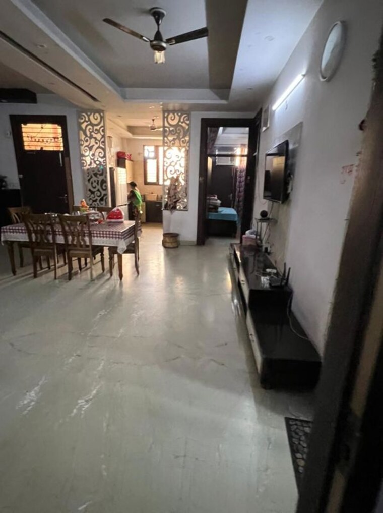  Parking, nehru nagar iii 4 Bedroom 230 Sq.Yd. Builder Floor In Nehru Nagar Iii Ghaziabad 10227616