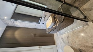 Furnished Amenities in 3 BHK Builder Floor at Green Park – for Rent