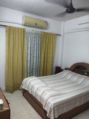 Bedroom in 1 BHK Apartment at Vile Parle East – for Rent