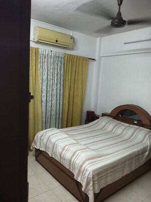 Bedroom in 1 BHK Apartment at Vile Parle East – for Rent