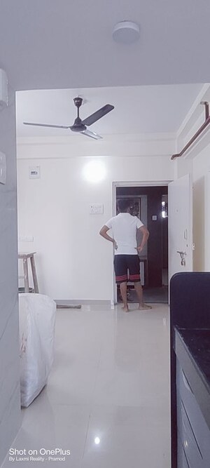 Bathroom in 1 BHK Apartment at Mahalaxmi – for Rent