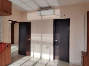 Room in 3 BHK Apartment at Marina Skies, Hi Tech City – for Rent