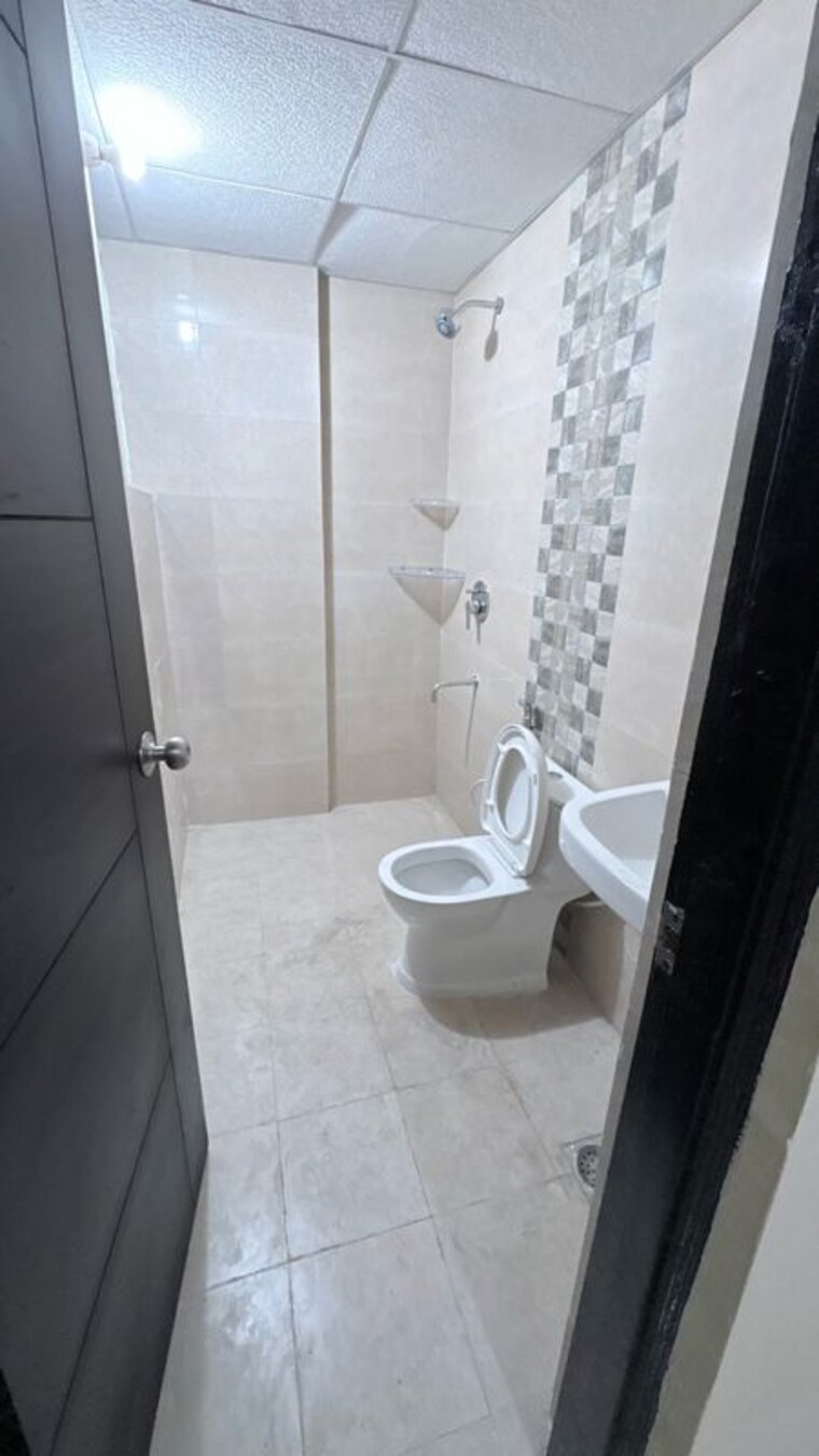 Bathroom, signature-global-park-4-and-5 2 Bedroom 845 Sq.Ft. Independent House In Sohna Sector 36 Gurgaon 10227638
