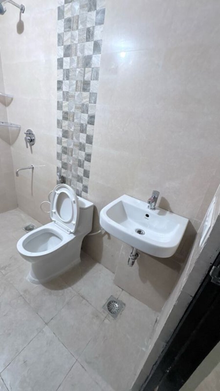Bathroom, signature-global-park-4-and-5 2 Bedroom 845 Sq.Ft. Independent House In Sohna Sector 36 Gurgaon 10227638