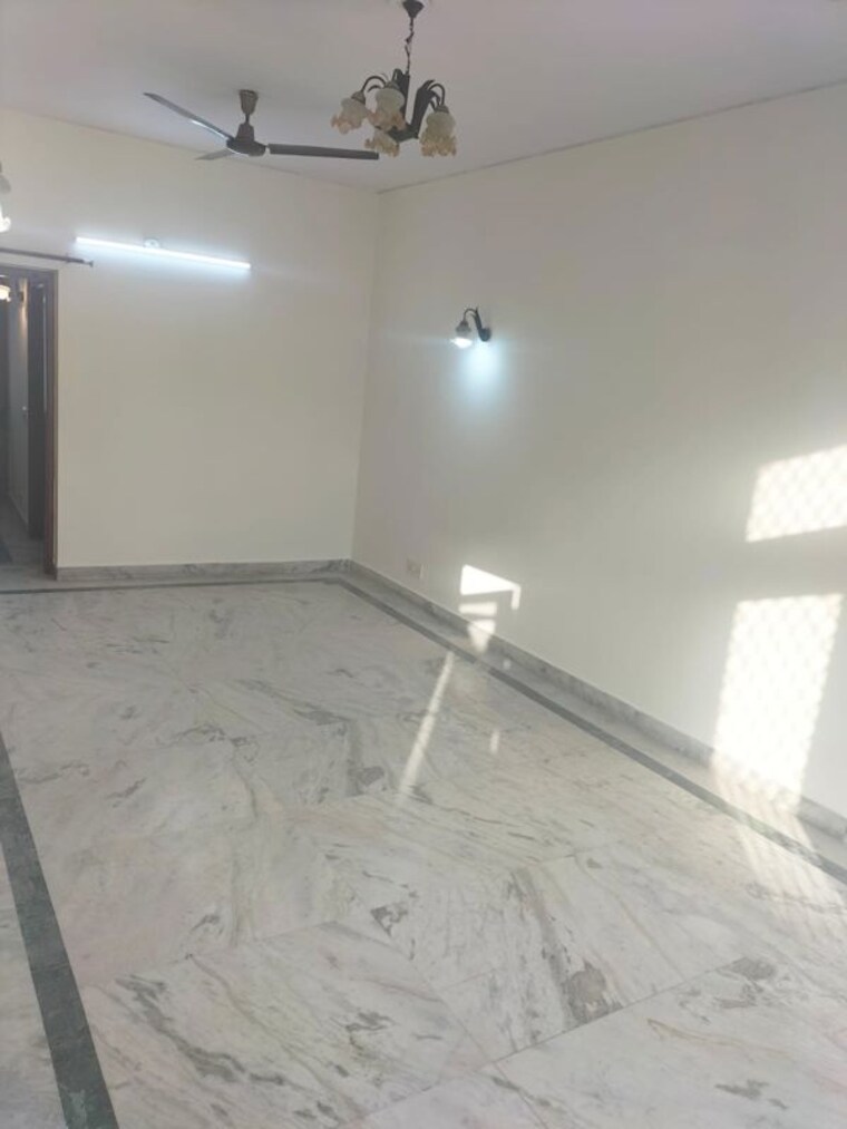 Room, greater kailash i 2 Bedroom 208 Sq.Yd. Builder Floor In Greater Kailash I Delhi 10227664