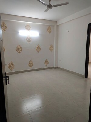 Room in 2 BHK Apartment at Palm Residency Chhatarpur, Chattarpur – for Rent