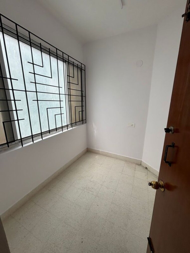 Room, hs-apartment 3 Bedroom 3000 Sq.Ft. Apartment In Cunningham Road Bangalore 9713809