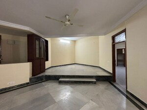 Room in 3 BHK Apartment at HS Apartment, Cunningham Road – for Rent