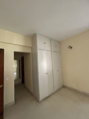 Room in 3 BHK Apartment at HS Apartment, Cunningham Road – for Rent