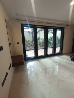 Room in 4 BHK Apartment at HM Gladiolus, Halasuru – for Rent