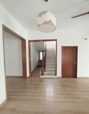 Room in 4 BHK Independent House at Deccan Vilas, Dollars Colony – for Rent