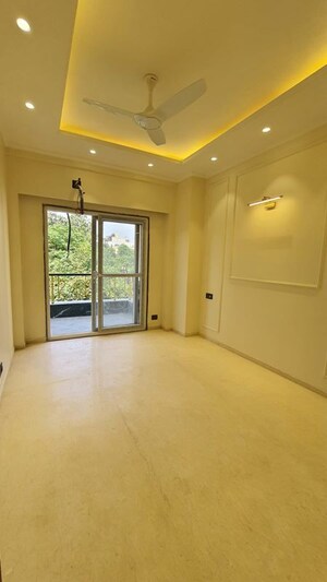 Room in 2 BHK Builder Floor at Green Park – for Rent