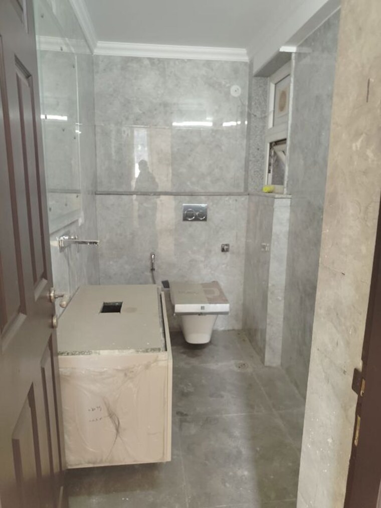 Bathroom, smart-world-orchard 3 Bedroom 1680 Sq.Ft. Apartment In Sector 61 Gurgaon 10227692