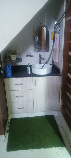 Bathroom in 2 BHK Villa at Mansarovar – for Rent