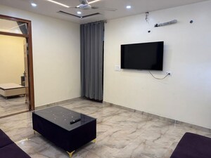 Room in 6+ BHK Villa at Ansal Sushant Golf city, Bagiamau – for Rent
