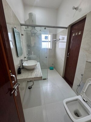 Bathroom in 6+ BHK Villa at Ansal Sushant Golf city, Bagiamau – for Rent