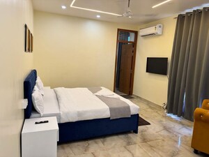 Bedroom in 6+ BHK Villa at Ansal Sushant Golf city, Bagiamau – for Rent