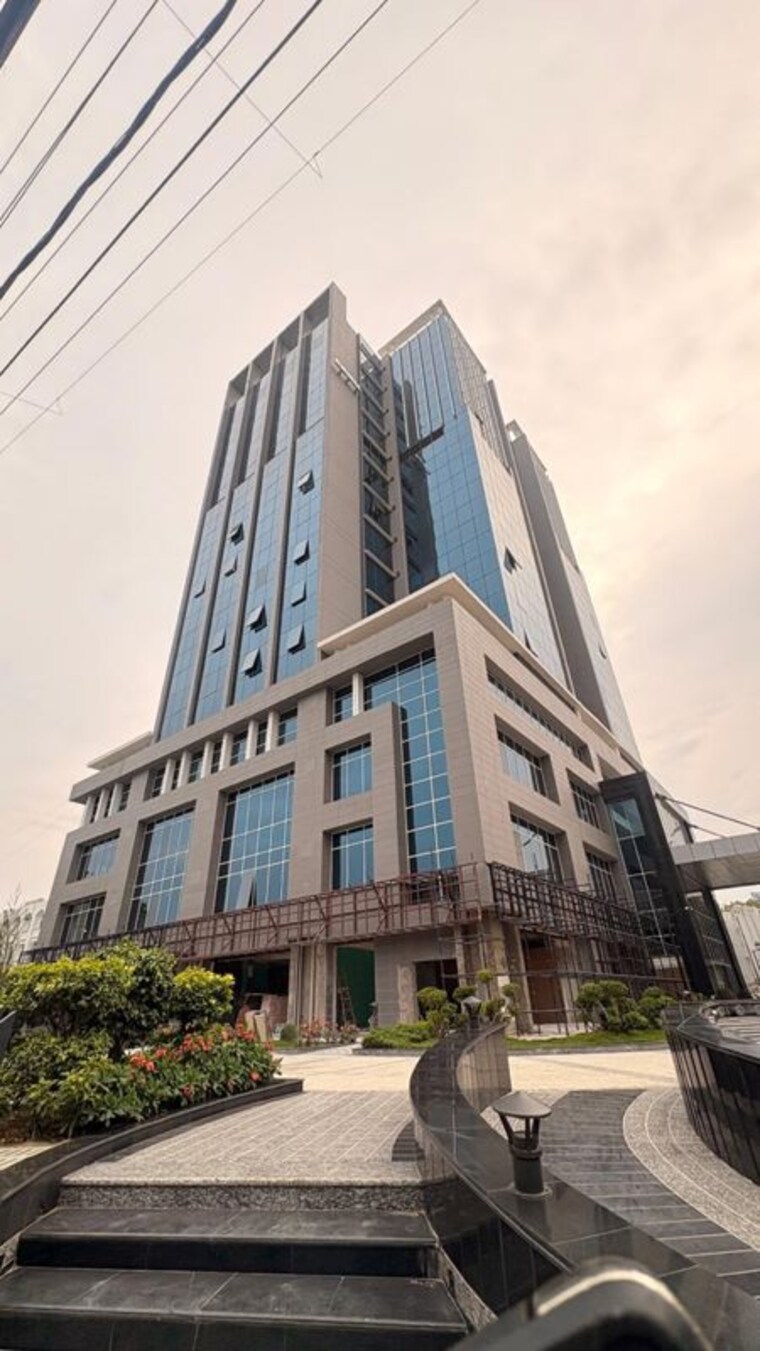Exterior View, purvanchal-capital-tower Commercial Office Space 1000 Sq.Ft. In Vibhuti Khand Lucknow 10227738