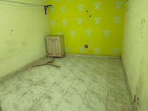 Room in 4 BHK Apartment at Ambawadi – for Rent