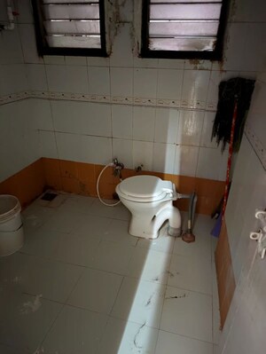 Team Area in 4 BHK Apartment at Ambawadi – for Rent