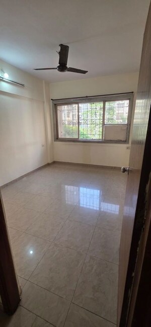 Room in 1 BHK Apartment at Bhoomi Classic, Malad West – for Rent