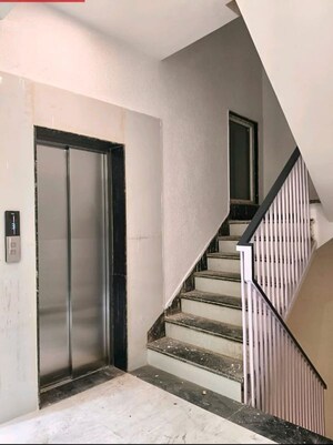 Staircase in 1 RK Builder Floor at SAS Tower, Sector 38 – for Rent