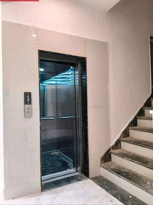 Staircase in 1 RK Builder Floor at SAS Tower, Sector 38 – for Rent
