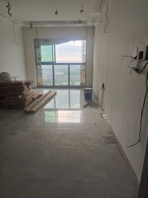 Room in 2 BHK Apartment at Sheth Auris Bliss, Malad West – for Rent