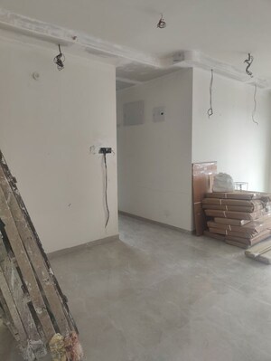 Room in 2 BHK Apartment at Sheth Auris Bliss, Malad West – for Rent