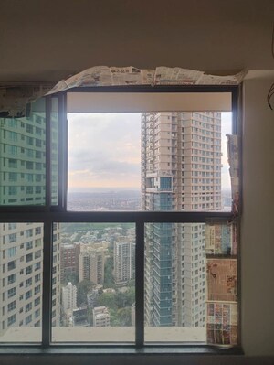 Room in 2 BHK Apartment at Sheth Auris Bliss, Malad West – for Rent