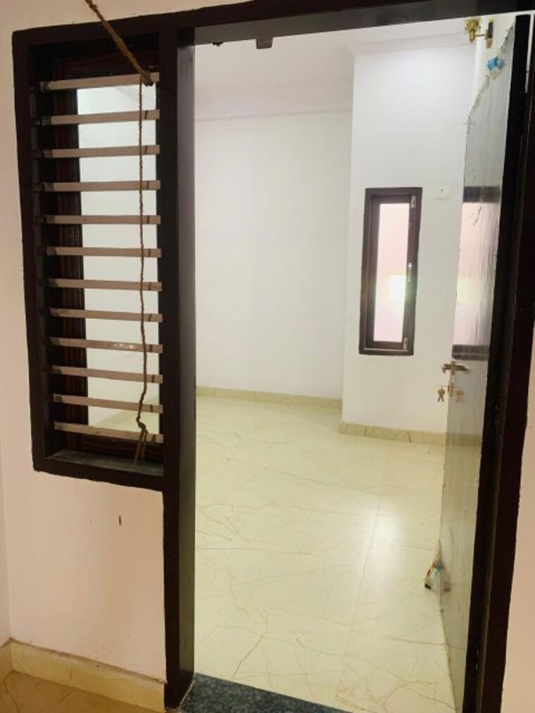 Room, purvanchal-royal-city 3.5 Bedroom 1925 Sq.Ft. Apartment In Chi V Greater Noida Greater Noida 10227776