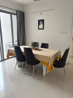 3.5 BHK + Servant Room Apartment For Rent in Kalpataru Jade Residences