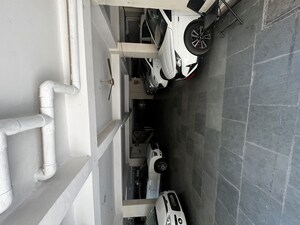 Parking in 3 BHK Builder Floor at Vaishali Extension – for Rent