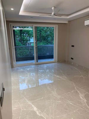 Room in 4 BHK Builder Floor at Safdarjung Enclave – for Sale