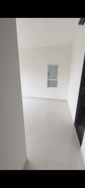 Room in 2 BHK Apartment at Lodha Amara Tower 24 And 25, Kolshet Road – for Sale